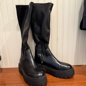 Women’s knee high black leather boots size 38 gently used
